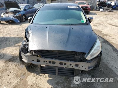 Piąte zdjęcie samochodu w środku: 2017 FORD FOCUS SE VIN:1FADP3F20HL232332 - miniatura
