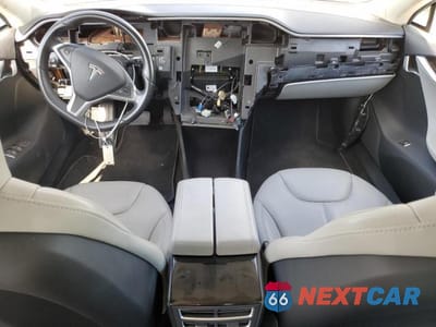 Zdjęcie 8 z 12 samochodu: 2014 TESLA MODEL S 4D 85 VIN:5YJSA1H1XEFP55657 - miniatura