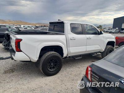 Trzecie zdjęcie samochodu z tyłu: 2024 TOYOTA TACOMA DOUBLE CAB VIN:3TMLB5JN8RM007299 - miniatura