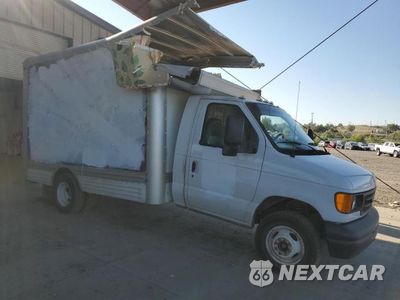 Czwarte zdjęcie samochodu z boku: 2007 FORD ECONOLINE E450 SUPER DUTY CUTAWAY VAN VIN:1FDXE45S77DB14464 - miniatura