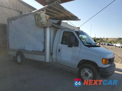 Czwarte zdjęcie samochodu z boku: 2007 FORD ECONOLINE E450 SUPER DUTY CUTAWAY VAN VIN:1FDXE45S77DB14464 - miniatura