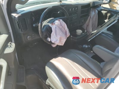 Zdjęcie 8 z 13 samochodu: 2021 CHEVROLET EXPRESS G3500 VIN:1GCZGGFP5M1241522 - miniatura