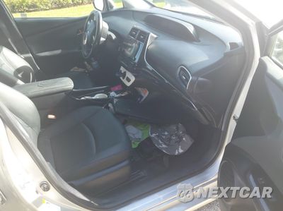 Piąte zdjęcie samochodu w środku: 2016 TOYOTA PRIUS VIN:JTDKARFU0G3514640 - miniatura