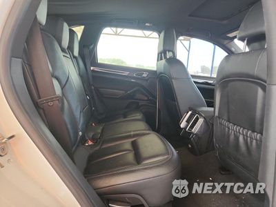 Zdjęcie 11 z 15 samochodu: 2015 PORSCHE CAYENNE VIN:WP1AF2A28FLA31968 - miniatura