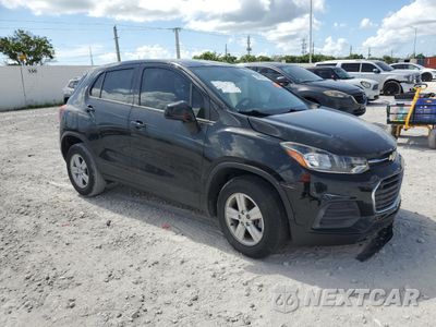 Czwarte zdjęcie samochodu z boku: 2020 CHEVROLET TRAX LS VIN:KL7CJKSB0LB055977 - miniatura