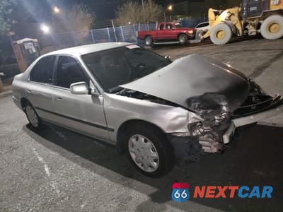 Czwarte zdjęcie samochodu z boku: 1996 HONDA ACCORD LX VIN:1HGCD5631TA046176 - miniatura