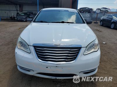 Piąte zdjęcie samochodu w środku: 2013 CHRYSLER 200 LX VIN:1C3CCBAB5DN698828 - miniatura