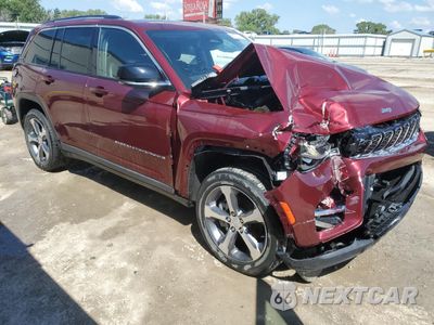 Czwarte zdjęcie samochodu z boku: 2023 JEEP GRAND CHEROKEE LIMITED VIN:1C4RJHBG0PC566603 - miniatura