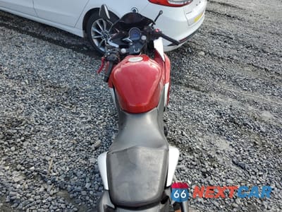 Zdjęcie 6 z 8 samochodu: 2012 HONDA CBR250 R VIN:MLHMC4103C5207839 - miniatura