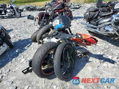 Czwarte zdjęcie samochodu z boku: 2017 SUZUKI GSX-R600 VIN:JS1GN7FA9H2100682 - miniatura