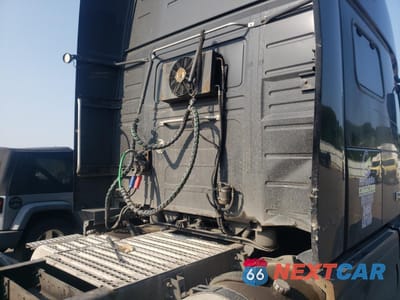 Zdjęcie 6 z 10 samochodu: 2014 VOLVO VN VNL - TRUCKS SEMI TRUCK VIN:4V4NC9EH4EN138932 - miniatura