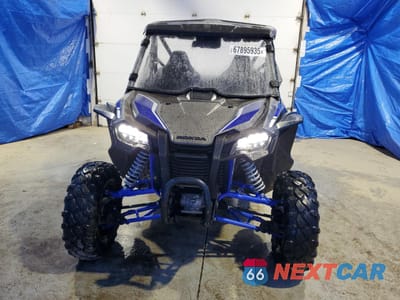 Zdjęcie 9 z 11 samochodu: 2020 HONDA SXS1000 S2X VIN:1HFVE0510L4101583 - miniatura