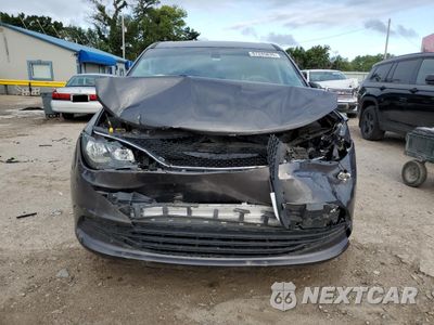 Piąte zdjęcie samochodu w środku: 2017 CHRYSLER PACIFICA TOURING VIN:2C4RC1DGXHR655019 - miniatura