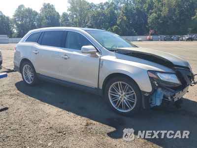 Czwarte zdjęcie samochodu z boku: 2017 LINCOLN MKT VIN:2LMHJ5AT9HBL00555 - miniatura