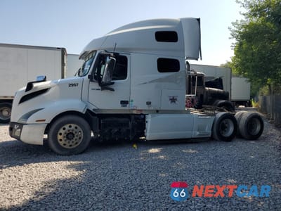 Trzecie zdjęcie samochodu z tyłu: 2019 VOLVO VNL SEMI TRUCK VIN:4V4NC9EH0KN905347 - miniatura