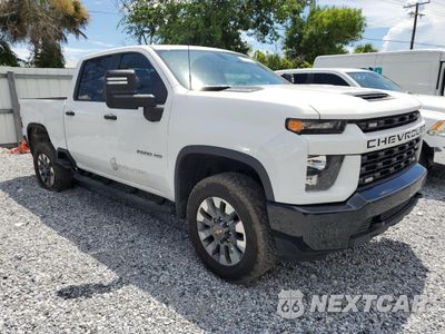 Czwarte zdjęcie samochodu z boku: 2023 CHEVROLET SILVERADO C2500 CUSTOM VIN:2GC4WME73P1703815 - miniatura
