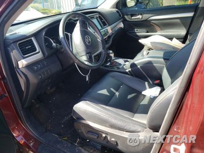 Zdjęcie 7 z 13 samochodu: 2018 TOYOTA HIGHLANDER SE VIN:5TDKZRFH9JS242719 - miniatura