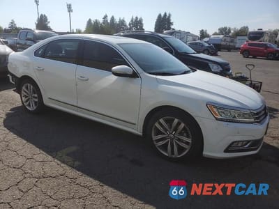 Czwarte zdjęcie samochodu z boku: 2017 VOLKSWAGEN PASSAT VIN:1VWGT7A35HV023174 - miniatura