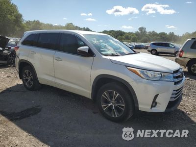 Czwarte zdjęcie samochodu z boku: 2018 TOYOTA HIGHLANDER LE VIN:5TDBZRFH5JS831377 - miniatura