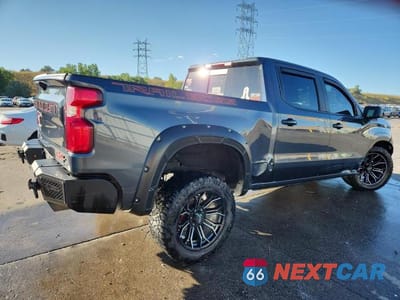 Trzecie zdjęcie samochodu z tyłu: 2020 CHEVROLET SILVERADO K1500 LT TRAIL BOSS VIN:1GCPYFED1LZ366264 - miniatura