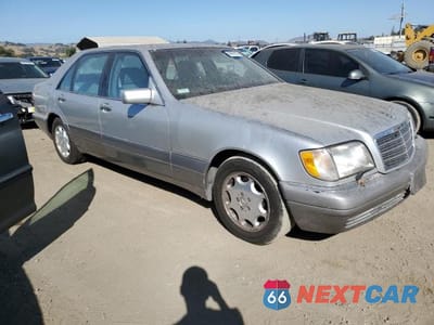 Czwarte zdjęcie samochodu z boku: 1996 MERCEDES-BENZ S 320 VIN:WDBGA33E1TA300132 - miniatura