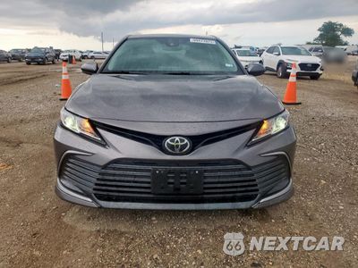Piąte zdjęcie samochodu w środku: 2022 TOYOTA CAMRY LE VIN:4T1C11AK1NU642920 - miniatura