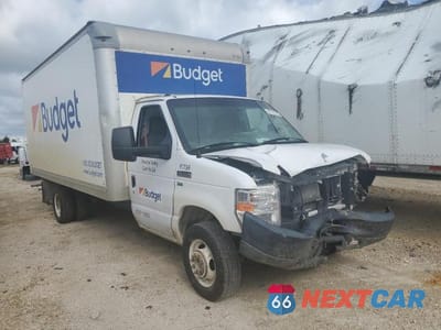 Czwarte zdjęcie samochodu z boku: 2019 FORD ECONOLINE E350 SUPER DUTY CUTAWAY VAN VIN:1FDWE3F60KDC37569 - miniatura