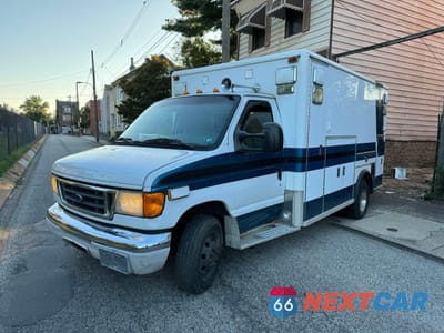 Drugie zdjęcie samochodu z przodu: 2003 FORD ECONOLINE E450 SUPER DUTY CUTAWAY VAN VIN:1FDXE45F23HB83679 - miniatura