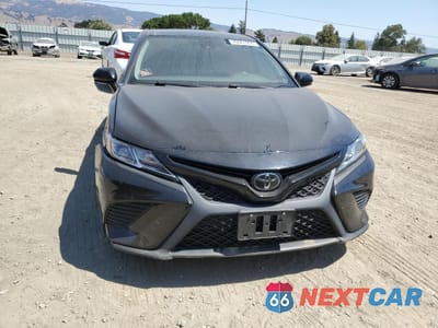 Piąte zdjęcie samochodu w środku: 2019 TOYOTA CAMRY L VIN:4T1B11HK6KU245023 - miniatura