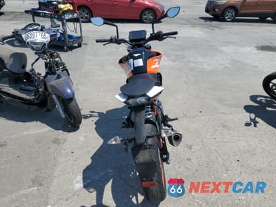 Czwarte zdjęcie samochodu z boku: 2018 KTM 390 DUKE VIN:MD2JPJ402JC281793 - miniatura
