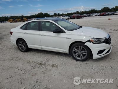 Czwarte zdjęcie samochodu z boku: 2019 VOLKSWAGEN JETTA S VIN:3VWC57BU4KM109209 - miniatura