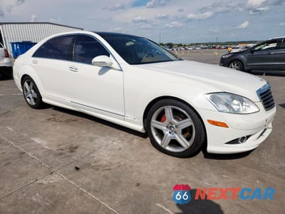 Czwarte zdjęcie samochodu z boku: 2007 MERCEDES-BENZ S 550 VIN:WDDNG71X17A062054 - miniatura