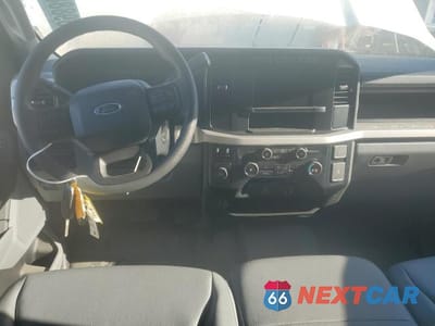 Zdjęcie 8 z 12 samochodu: 2023 FORD F550 SUPER DUTY VIN:1FD0W5HT8PEC31960 - miniatura