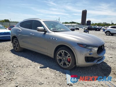 Czwarte zdjęcie samochodu z boku: 2017 MASERATI LEVANTE LUXURY VIN:ZN661XUL5HX238657 - miniatura