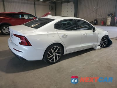 Trzecie zdjęcie samochodu z tyłu: 2020 VOLVO S60 T5 MOMENTUM VIN:7JR102FK7LG032126 - miniatura