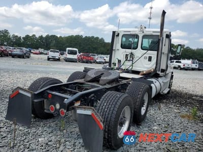Czwarte zdjęcie samochodu z boku: 2016 FREIGHTLINER CASCADIA 1 - TRUCKS VIN:1FUGGEDV2GLHB3950 - miniatura