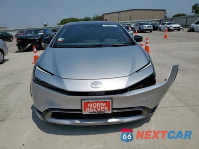 Piąte zdjęcie samochodu w środku: 2024 TOYOTA PRIUS LE VIN:JTDACAAU9R3046232 - miniatura