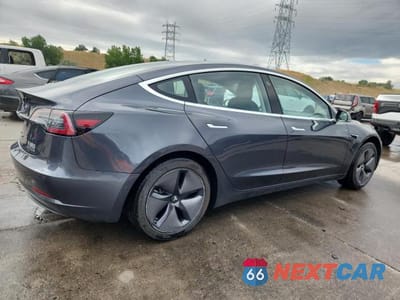 Trzecie zdjęcie samochodu z tyłu: 2018 TESLA MODEL 3 VIN:5YJ3E1EA0JF057923 - miniatura