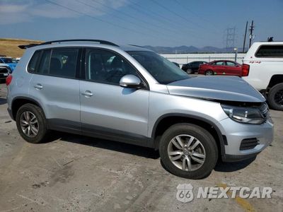 Czwarte zdjęcie samochodu z boku: 2017 VOLKSWAGEN TIGUAN S VIN:WVGAV7AX4HK000380 - miniatura