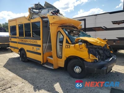 Czwarte zdjęcie samochodu z boku: 2010 CHEV EXPRESS G3500 VIN:1GB6G2AG9A1136432 - miniatura