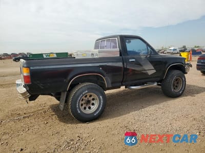 Trzecie zdjęcie samochodu z tyłu: 1989 TOYOTA PICKUP 1/2 TON SHORT WHEELBASE DLX VIN:JT4VN01D5K6001413 - miniatura