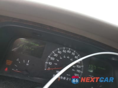 Zdjęcie 9 z 15 samochodu: 2000 LINCOLN TOWN CAR EXECUTIVE VIN:1LNHM81W0YY784410 - miniatura