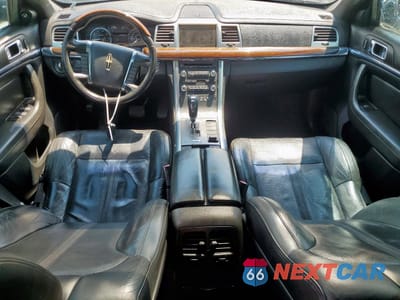 Zdjęcie 8 z 12 samochodu: 2009 LINCOLN MKS VIN:1LNHM93R19G623360 - miniatura
