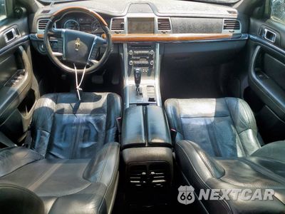 Zdjęcie 8 z 12 samochodu: 2009 LINCOLN MKS VIN:1LNHM93R19G623360 - miniatura