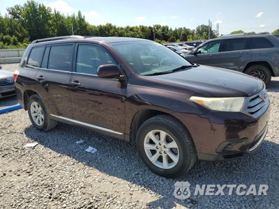 Czwarte zdjęcie samochodu z boku: 2013 TOYOTA HIGHLANDER BASE VIN:5TDZK3EH4DS104978 - miniatura