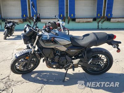 Trzecie zdjęcie samochodu z tyłu: 2023 KAWASAKI ER650 M VIN:ML5EREM18PDAA6717 - miniatura