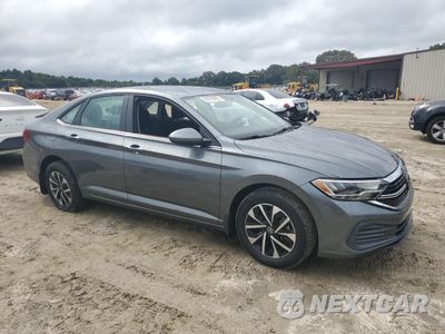 Czwarte zdjęcie samochodu z boku: 2023 VOLKSWAGEN JETTA S VIN:3VW5M7BU0PM054759 - miniatura