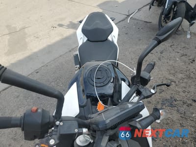 Piąte zdjęcie samochodu w środku: 2018 KTM 390 DUKE VIN:MD2JPJ405JC253289 - miniatura