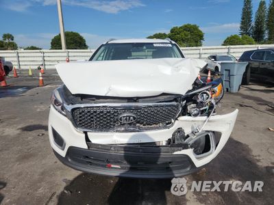 Piąte zdjęcie samochodu w środku: 2018 KIA SORENTO LX VIN:5XYPG4A32JG412460 - miniatura