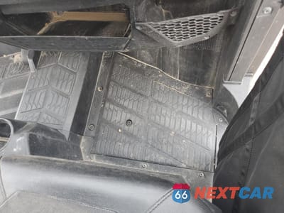 Piąte zdjęcie samochodu w środku: 2025 POLARIS RANGER CREW 100 PREMIUM - ATV AND UTILITY VEHICLES VIN:4XAT6E999S8218685 - miniatura
